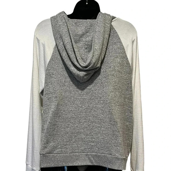 🍀2/$22 GAP Raglan Softspun Hooded Lightweight Sweater Gray White Womens Medium - Picture 5 of 12